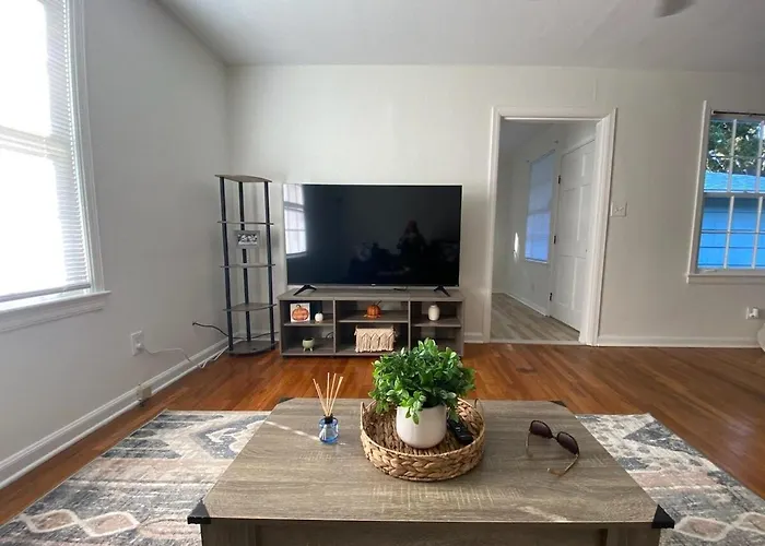 Holiday home Cozy 2bd-1ba Minutes To Downtown And Nas