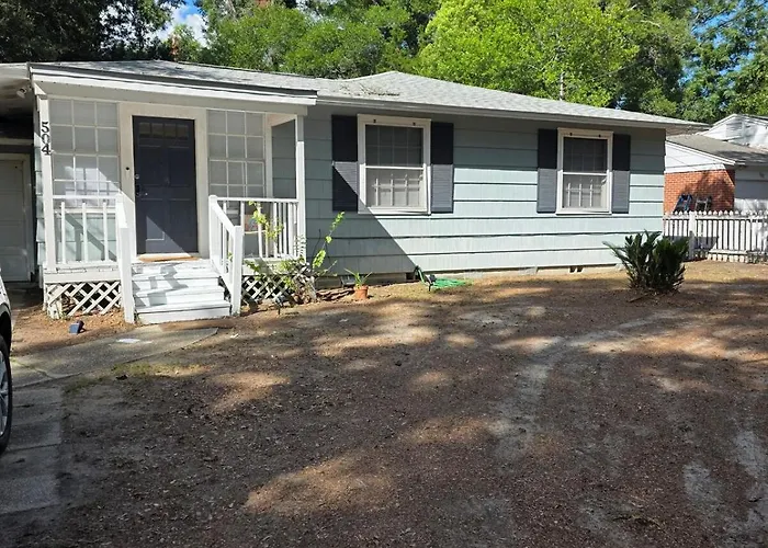 Holiday home Cozy 2bd-1ba Minutes To Downtown And Nas Pensacola