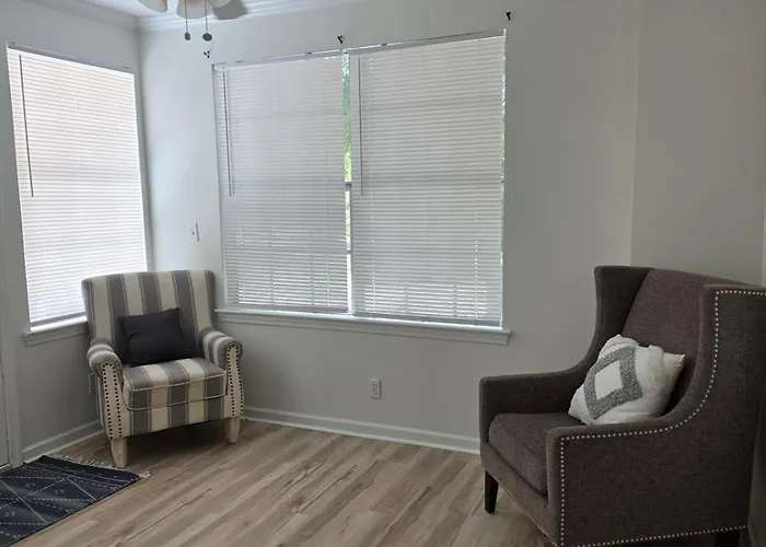 Cozy 2bd-1ba Minutes To Downtown And Nas Holiday home *