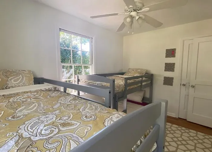 Cozy 2bd-1ba Minutes To Downtown And Nas Holiday home