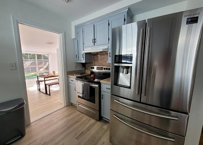 Cozy 2bd-1ba Minutes To Downtown And Nas Holiday home *