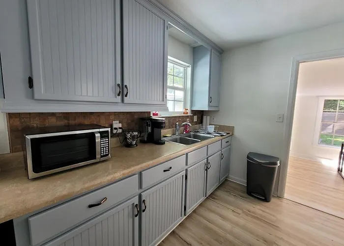 Cozy 2bd-1ba Minutes To Downtown And Nas *