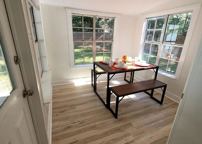 Cozy 2bd-1ba Minutes To Downtown And Nas Pensacola